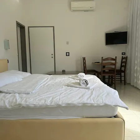 Apartment With Pool Funtana