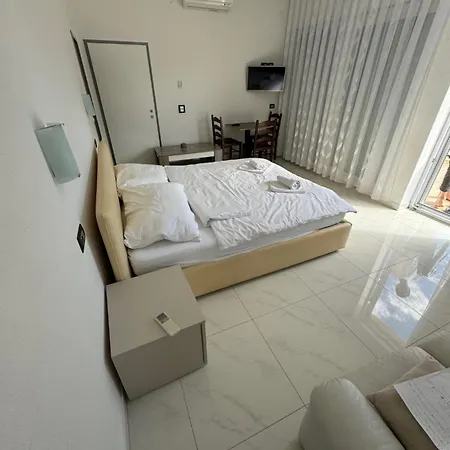 With Pool Apartman